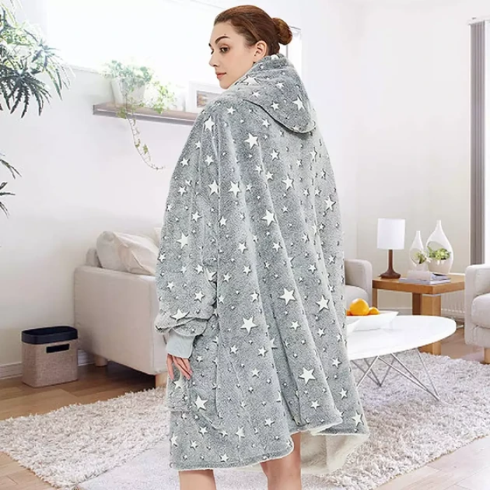 Светящаяся толстовка с рукавами и капюшоном Huggle Hoodie Stars Lumi 80х80см Толстовка со светящимися звездами