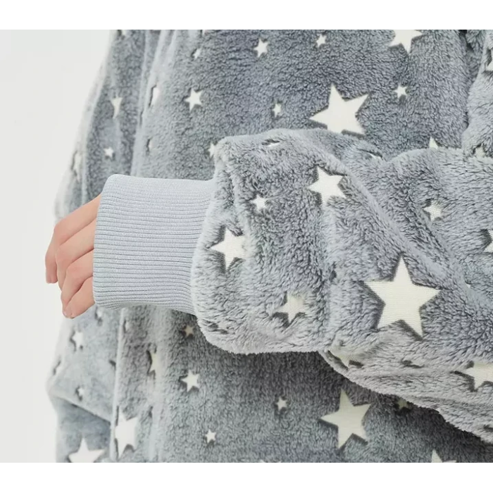 Светящаяся толстовка с рукавами и капюшоном Huggle Hoodie Stars Lumi 80х80см Толстовка со светящимися звездами